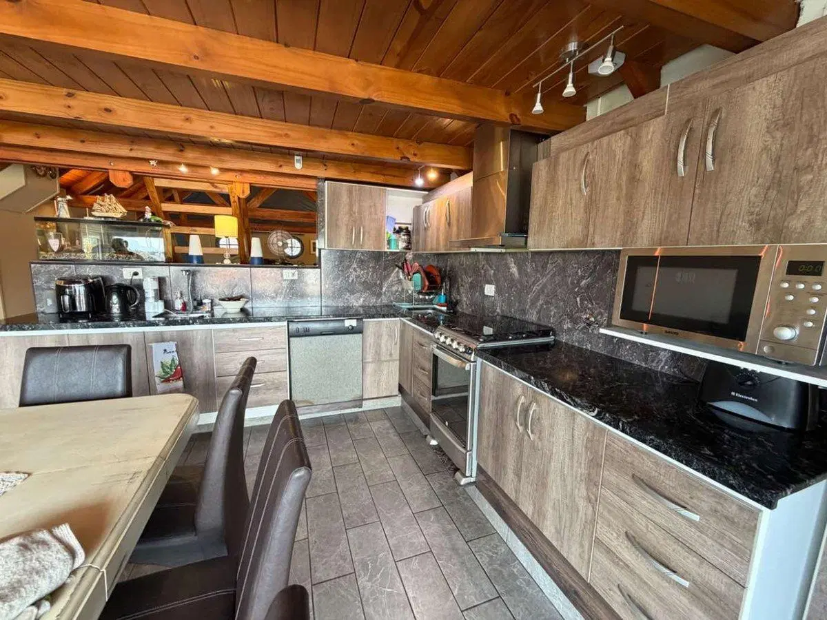 VENTA CASA 3 DORM+CONSULTORIOS+PILETA URCA CORDOBA 3