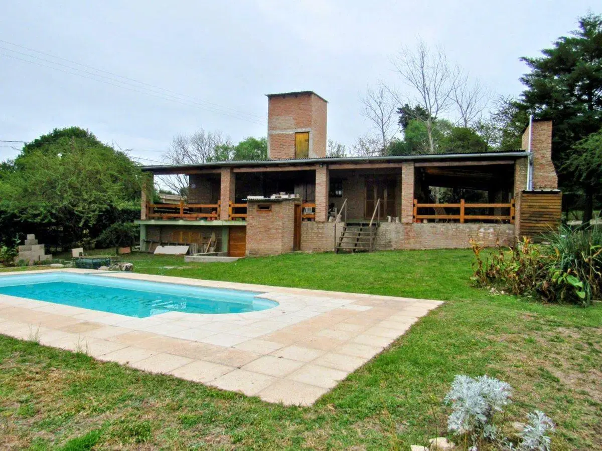 VENTA CASA 3 DORMITORIOS EN LAS SIERRAS CON PILETA 2