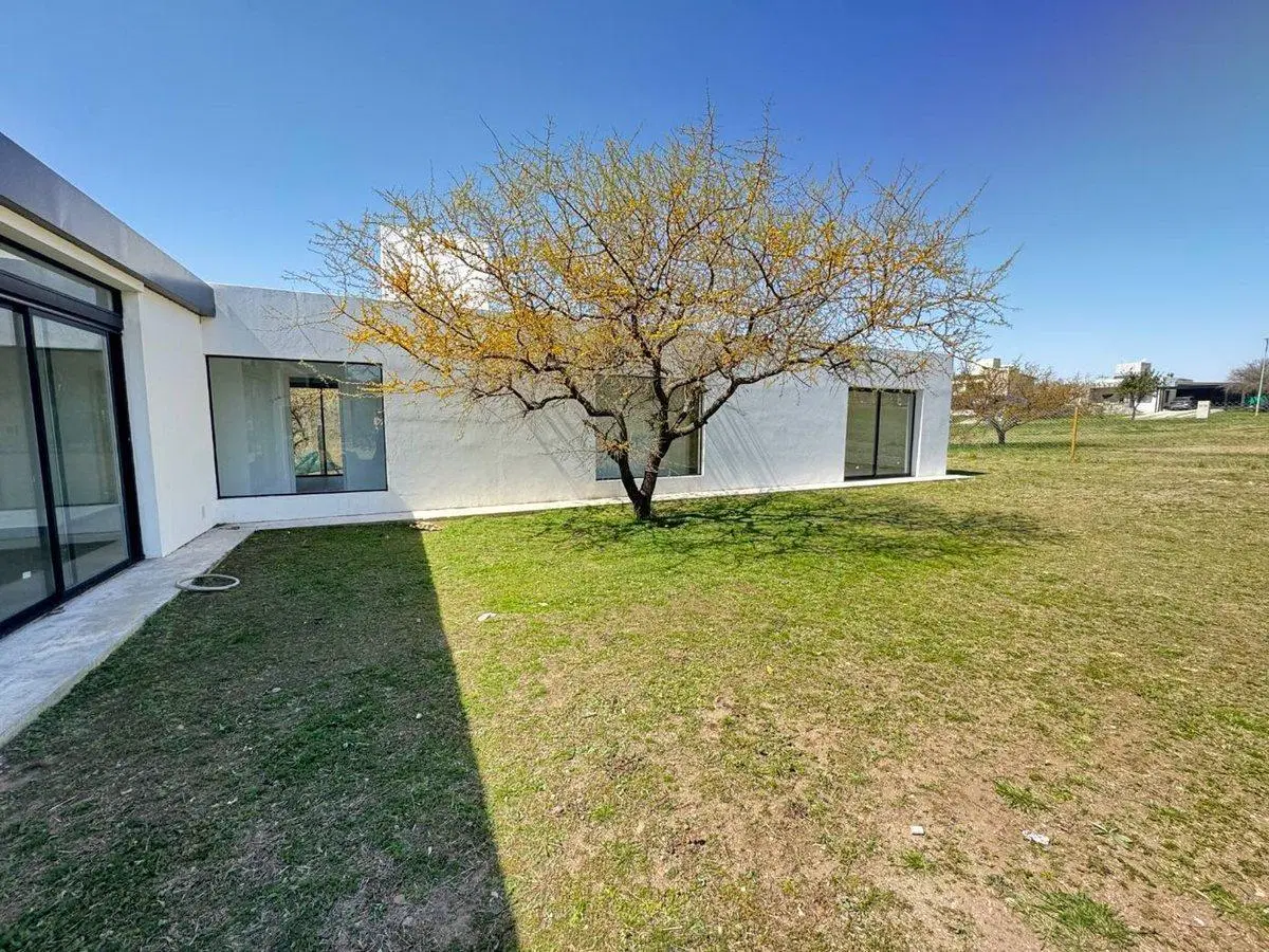 Casa en venta la cercanía a Estrenar con Escritura 5