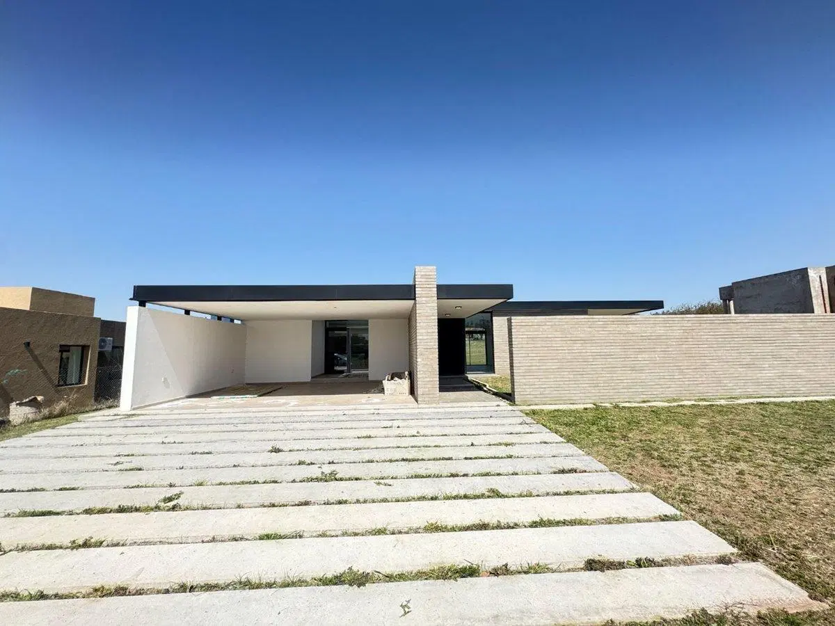 Casa en venta la cercanía a Estrenar con Escritura 2