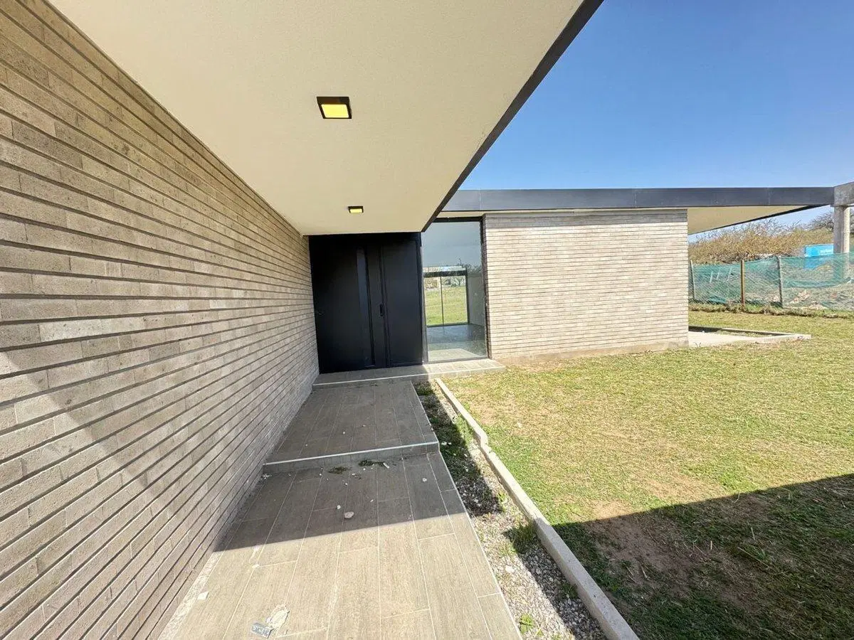 Casa en venta la cercanía a Estrenar con Escritura 3