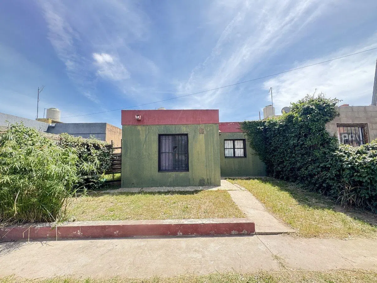 CASA EN VENTA ZONA SUR 2 Dormitorios y Patio 2