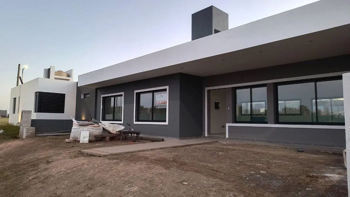 VENTA CASA ESTRENAR RINCONES DE MANATIALES 3 DORMI 2