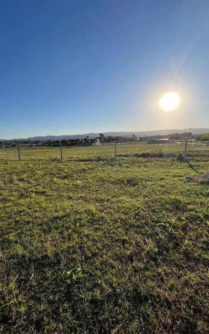 VENTA DE LOTE CENTRAL EN TRES GRACIAS. ALTA GRACIA 4