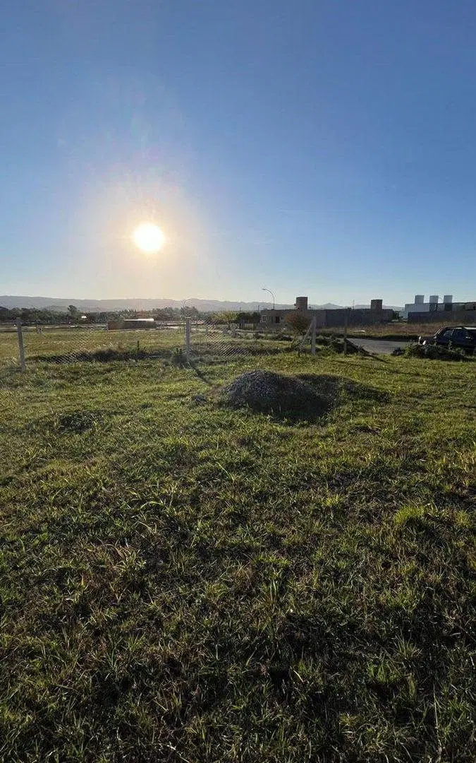 VENTA DE LOTE CENTRAL EN TRES GRACIAS. ALTA GRACIA 5