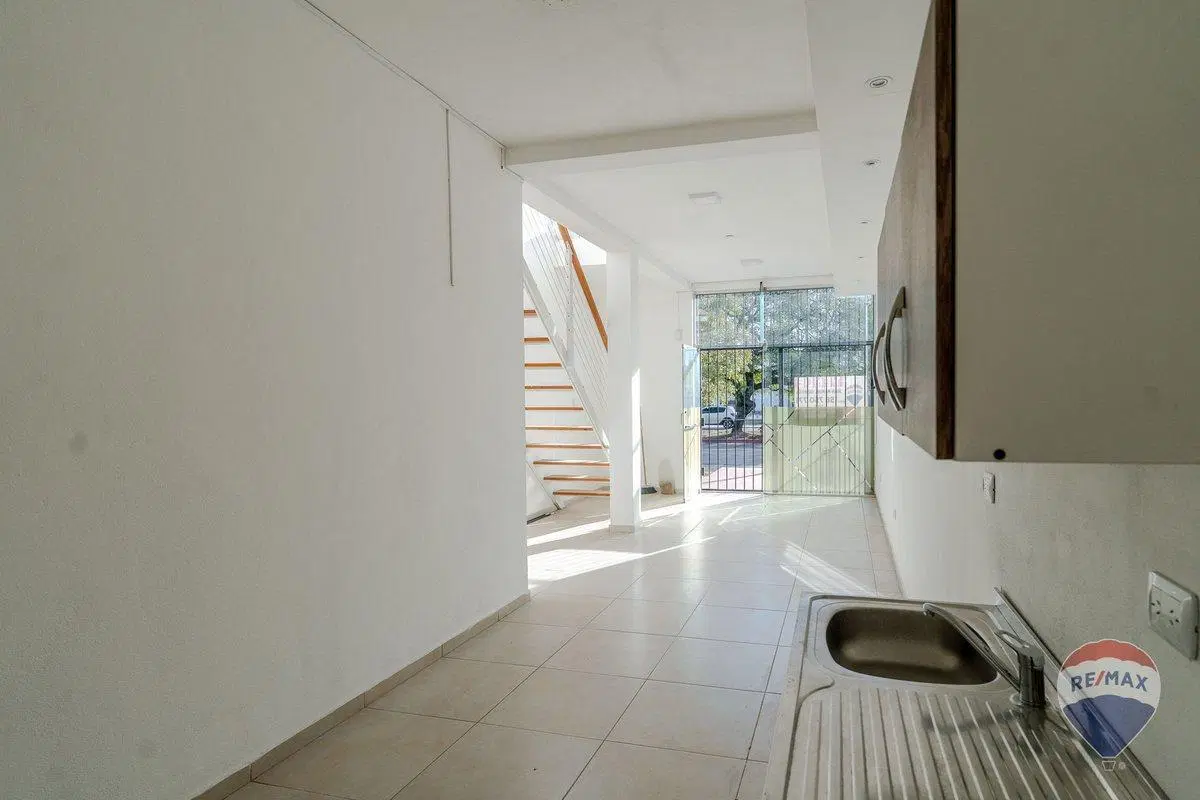 VENTA CASA 3 DORMI + LOCAL DOBLE ALTURA / DEPTO 4