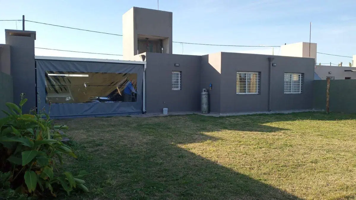VENTA CASA 3 DORMITORIOS COLONIA TIROLESA 4