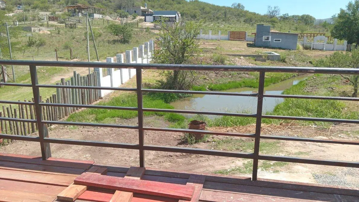 Venta predio 3 dptos +local comercial 4