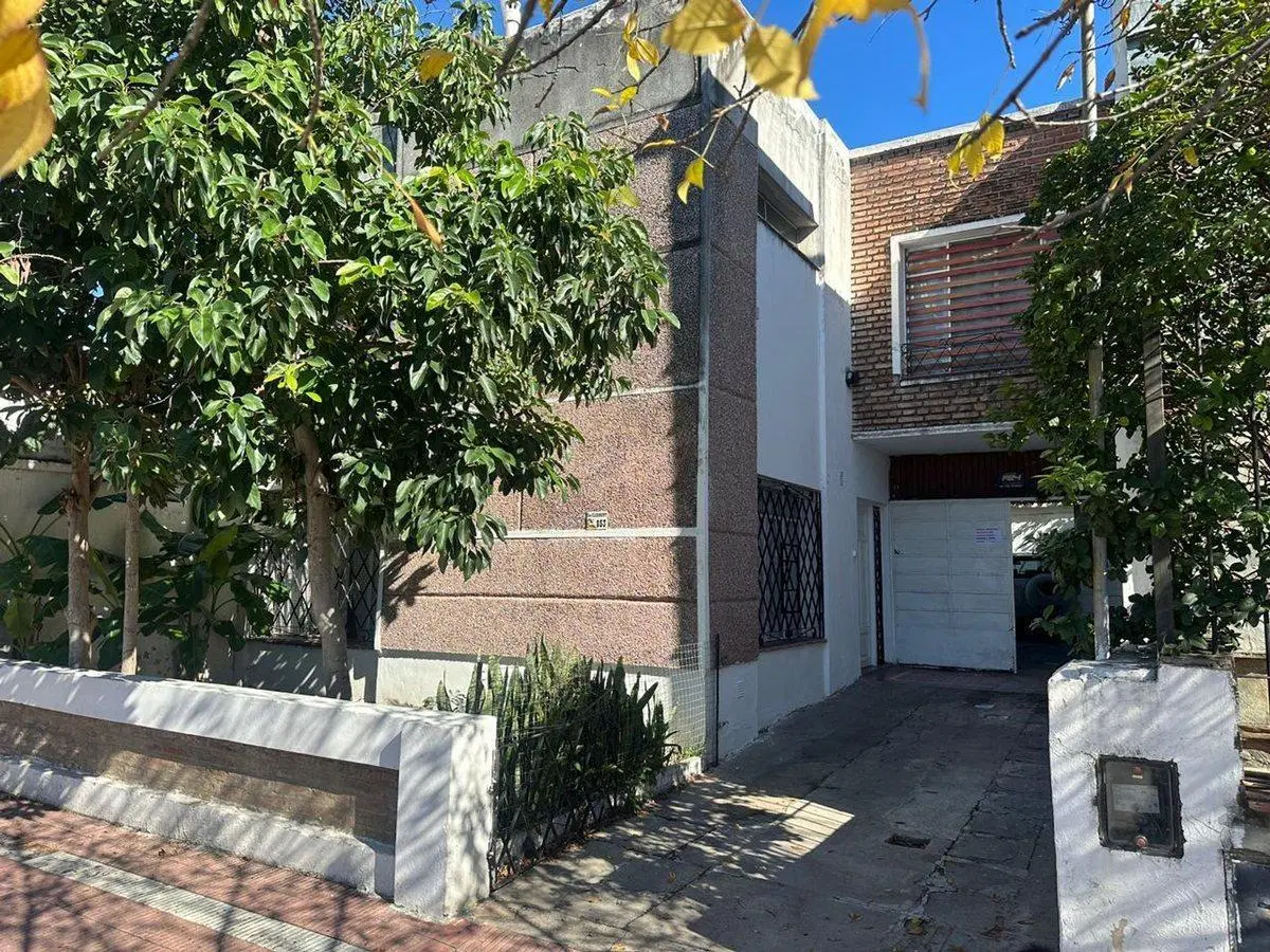 VENTA CASA 3 DORMITORIOS + DPTO BARRIO MARECHAL 2