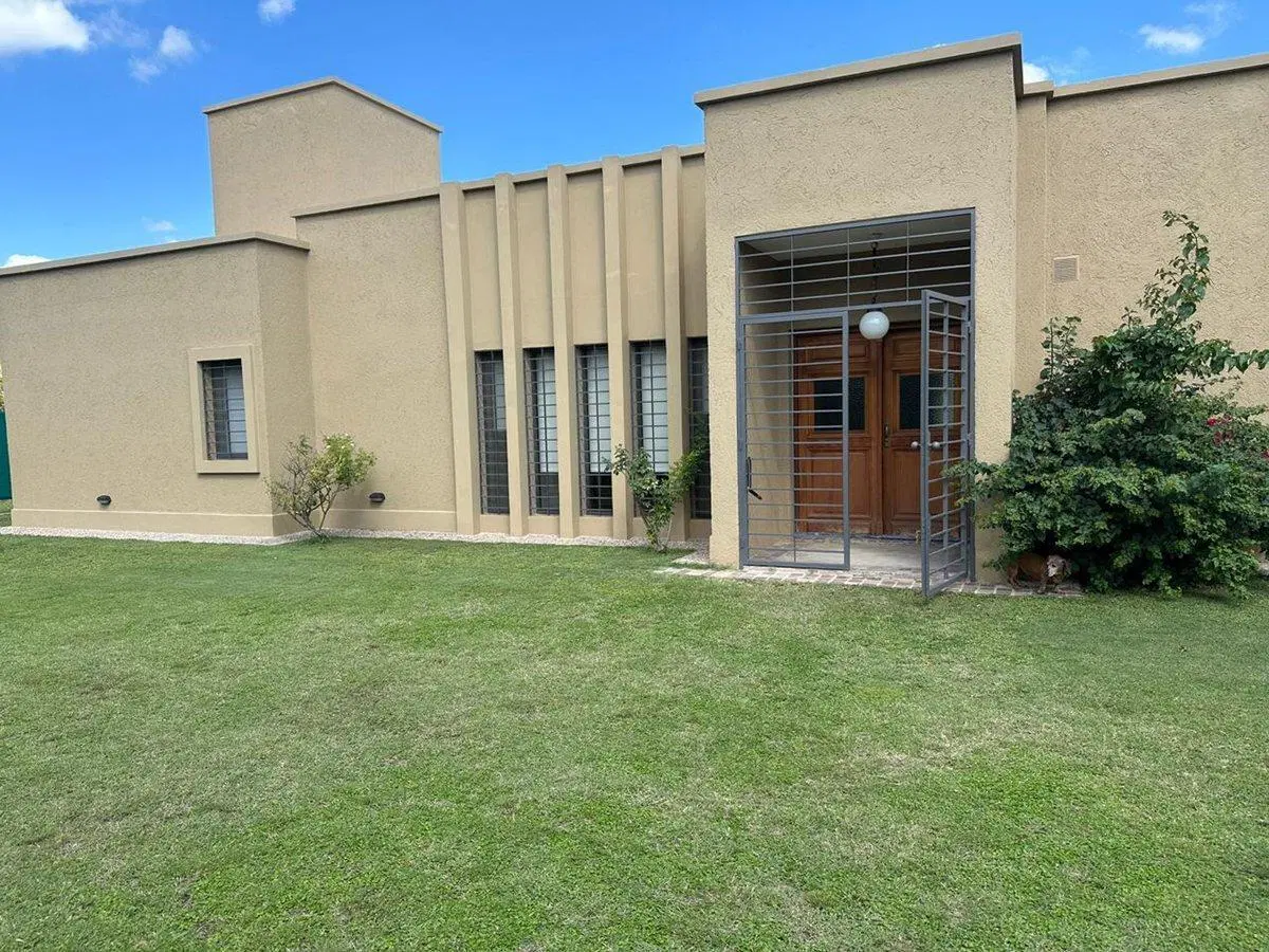VENTA CASA DE CATEGORIA EN QUINTAS DE ITALIA 4