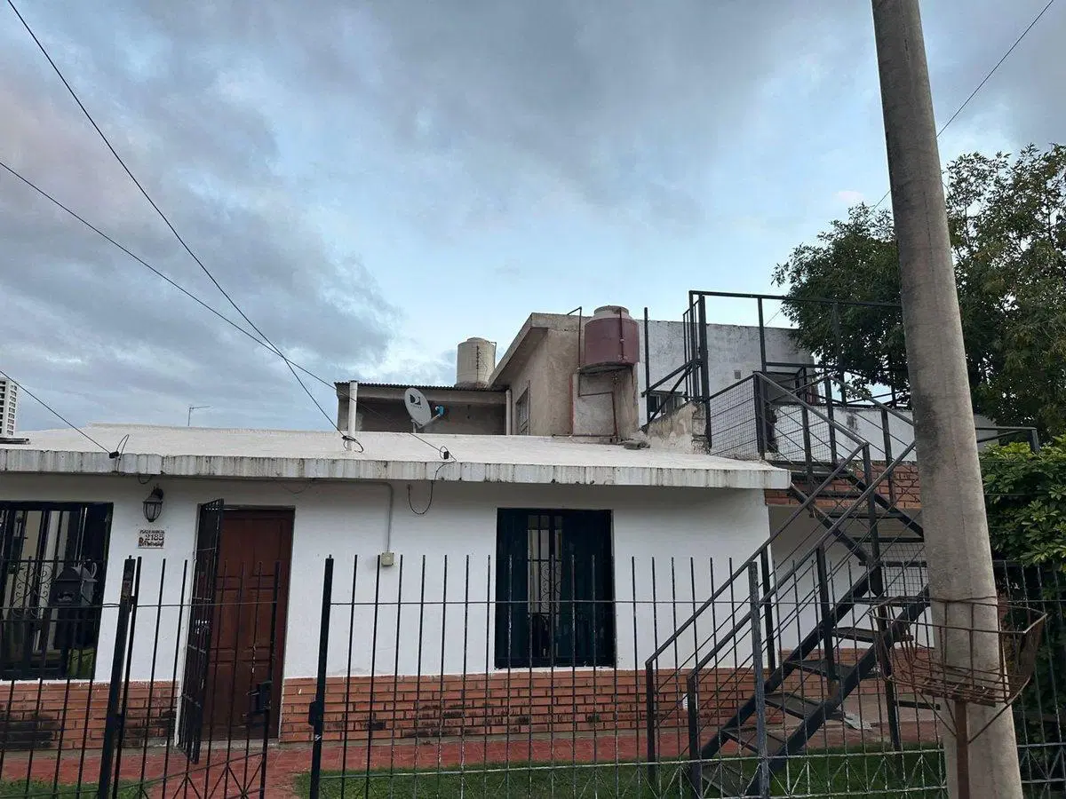VENTA CASA 2 DOR + COCHERA + DPTO B° CABILDO 4