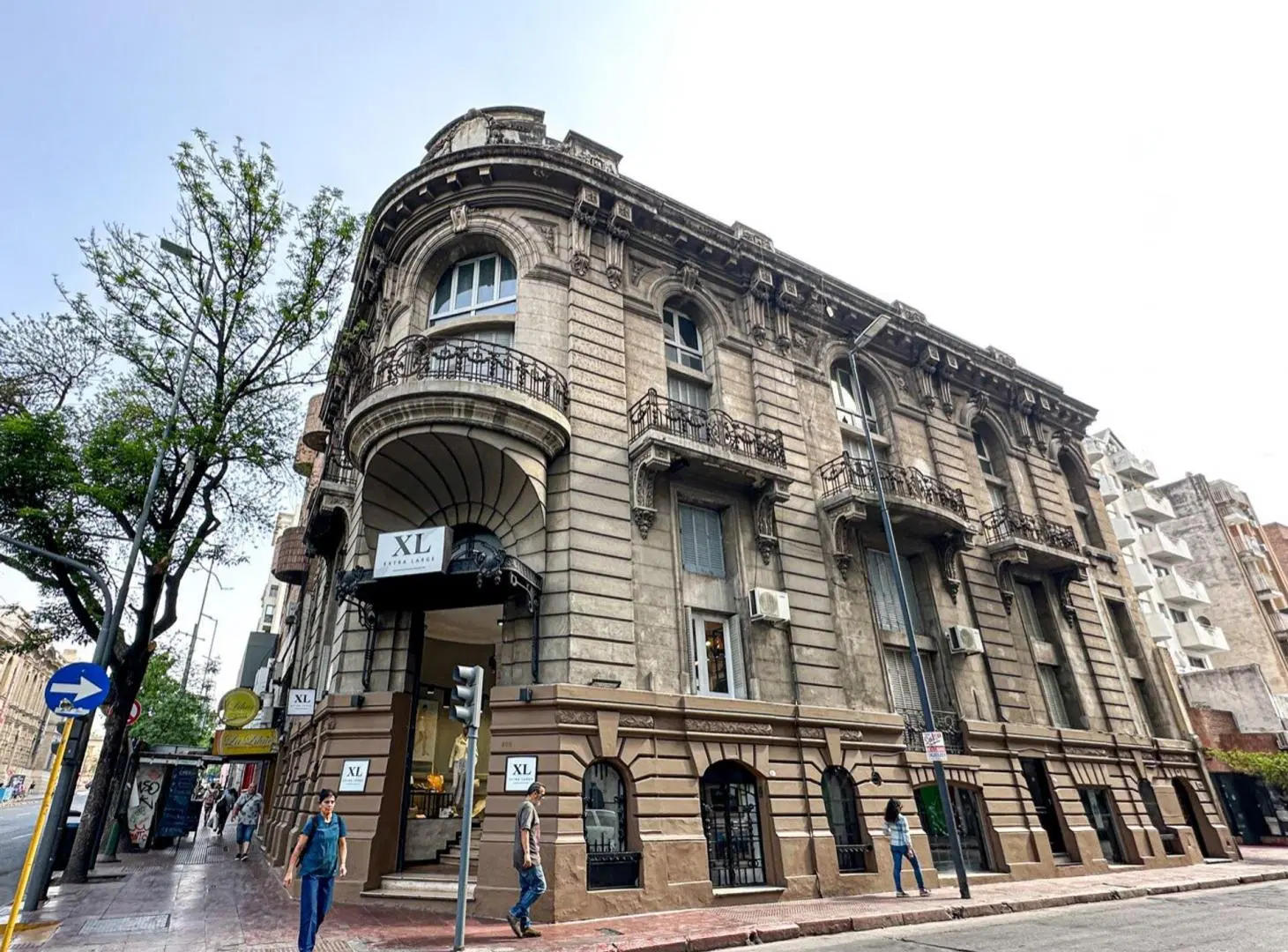 VENTA IMPORTANTE EDIFICIO SOBRE VELEZ SARSFIELD 4