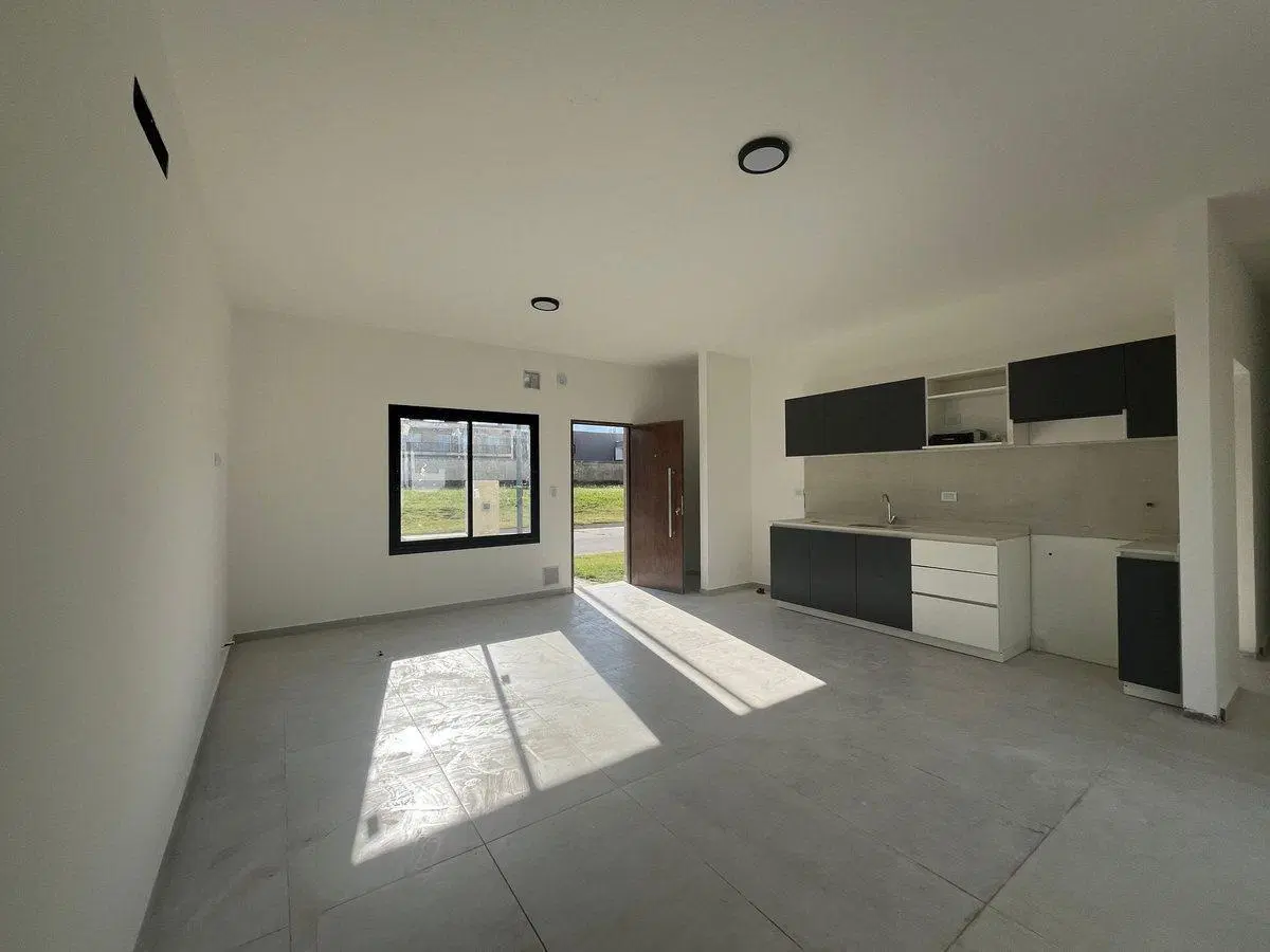 VENTA CASA ESQUINA 2 DORMITORIOS DOCTA AVENIDA 5