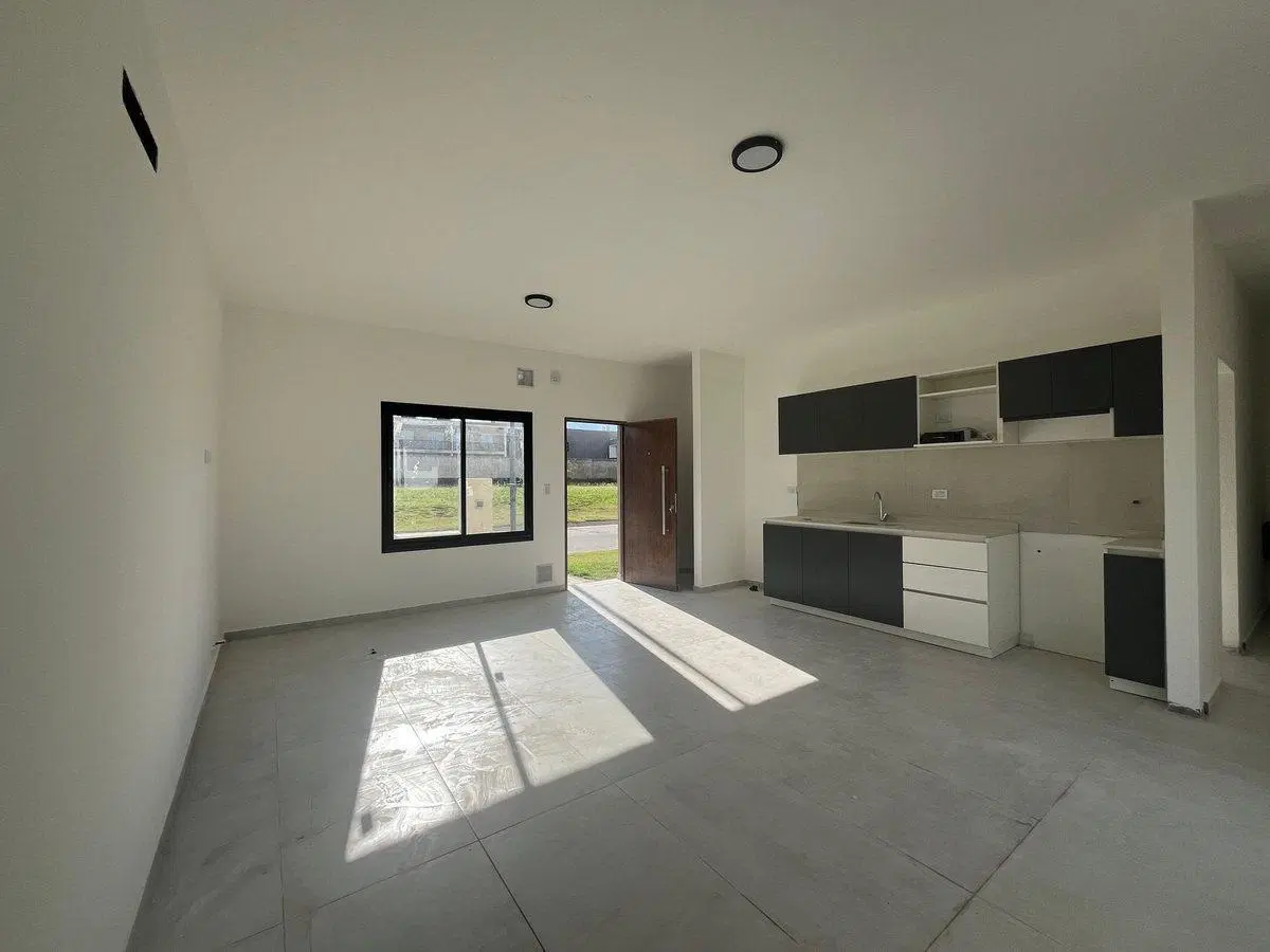 VENTA CASA ESQUINA 2 DORMITORIOS DOCTA AVENIDA 4