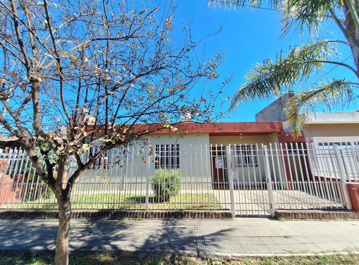 VENTA CASA 4 DORM GALERIA POETA LUGONES CBA 3