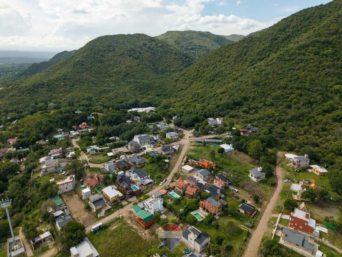 VENTA CASA + LOCAL SANTA ROSA DE CALAMUCHITA 3