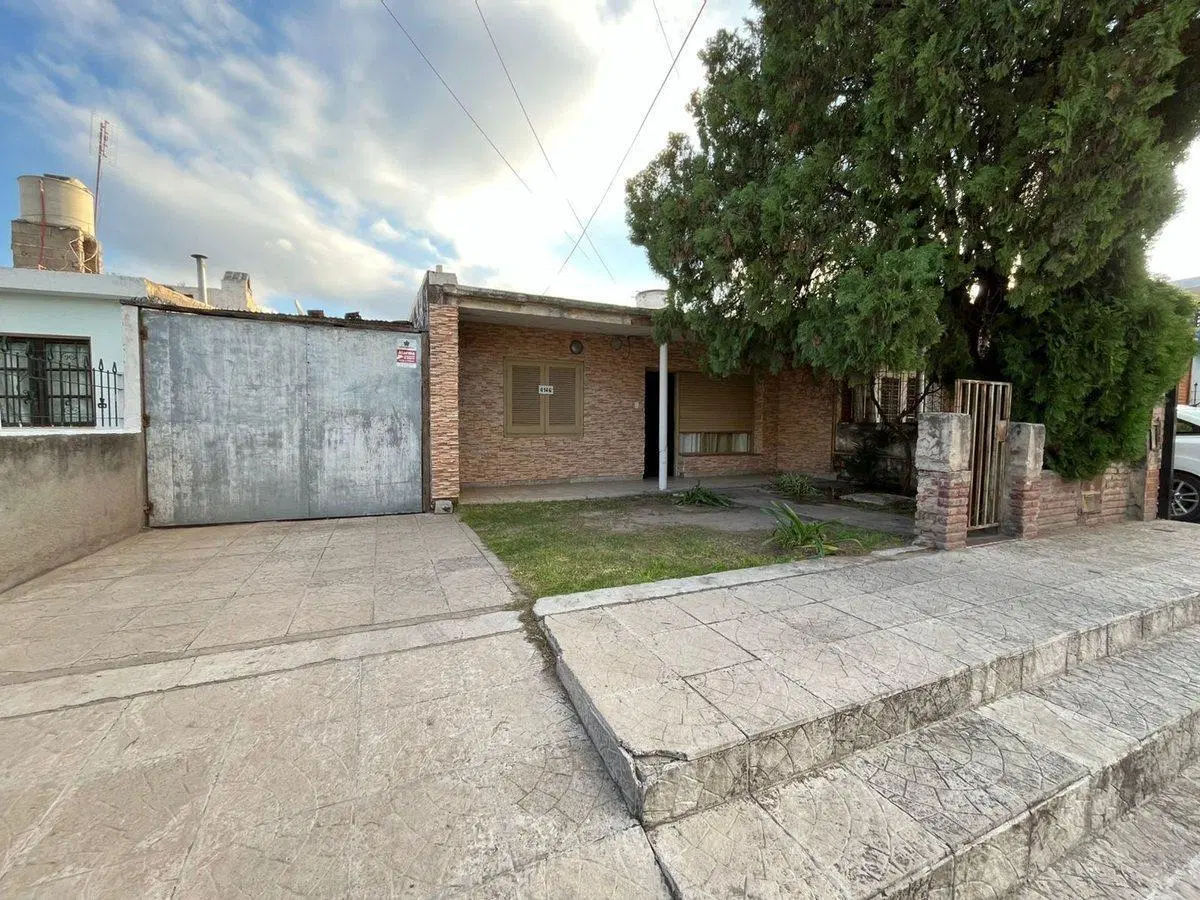 VENTA CASA CON PATIO APTA CREDITO EN J.I. DIAZ 2da 2