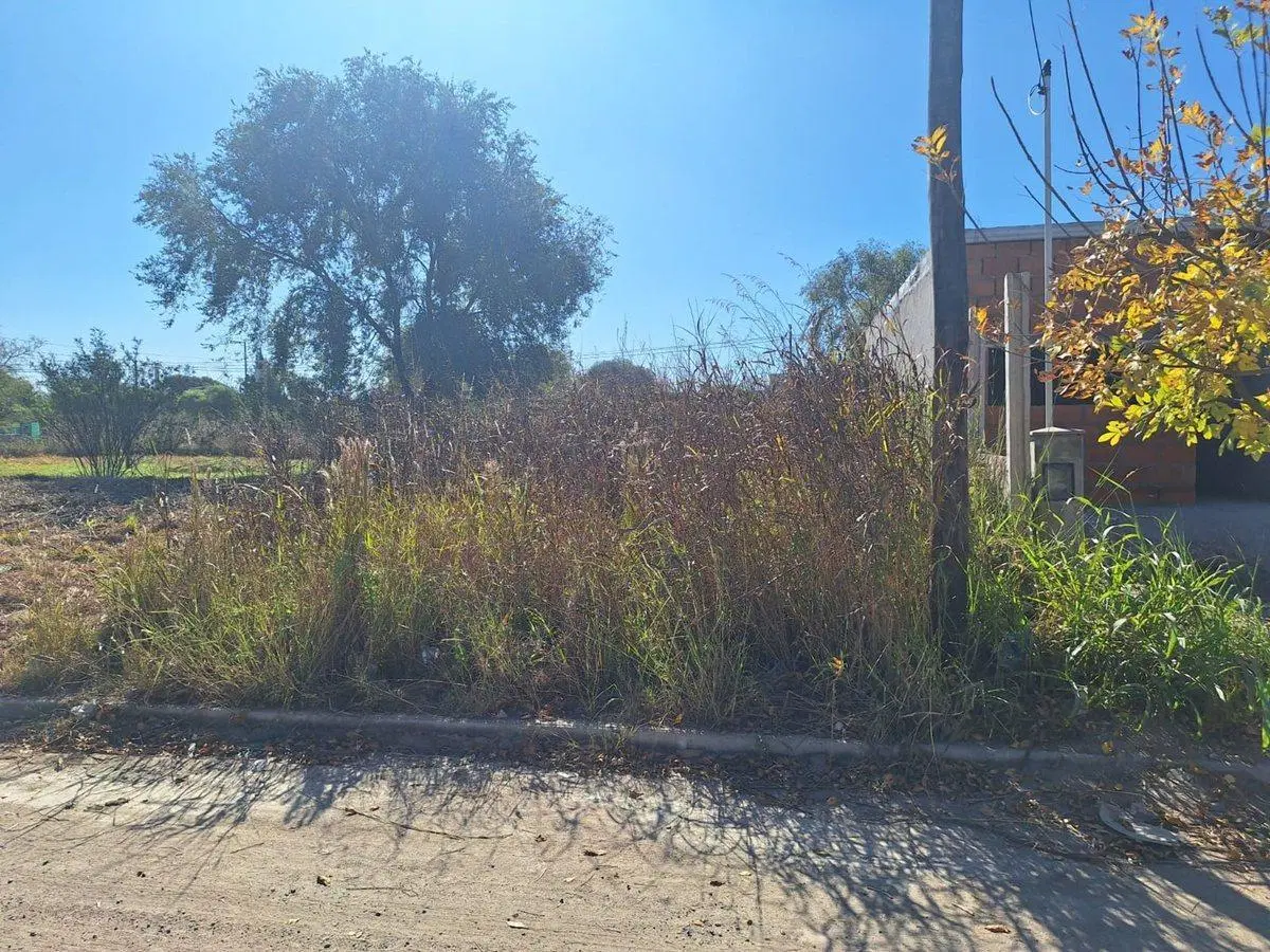 VENTA LOTE 200M2 FRENTE BARRIO SAN ISIDRO 5