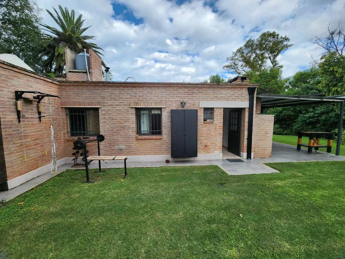VENTA CASA 3 DORMITORIOS+PILETA VILLA ALLENDE CBA 4