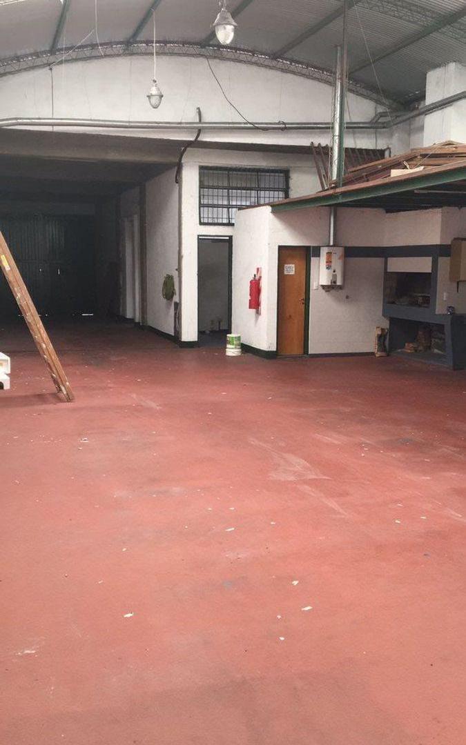 VENTA GALPON PROVIDENCIA 248M2 CON OFICINA BAÑO