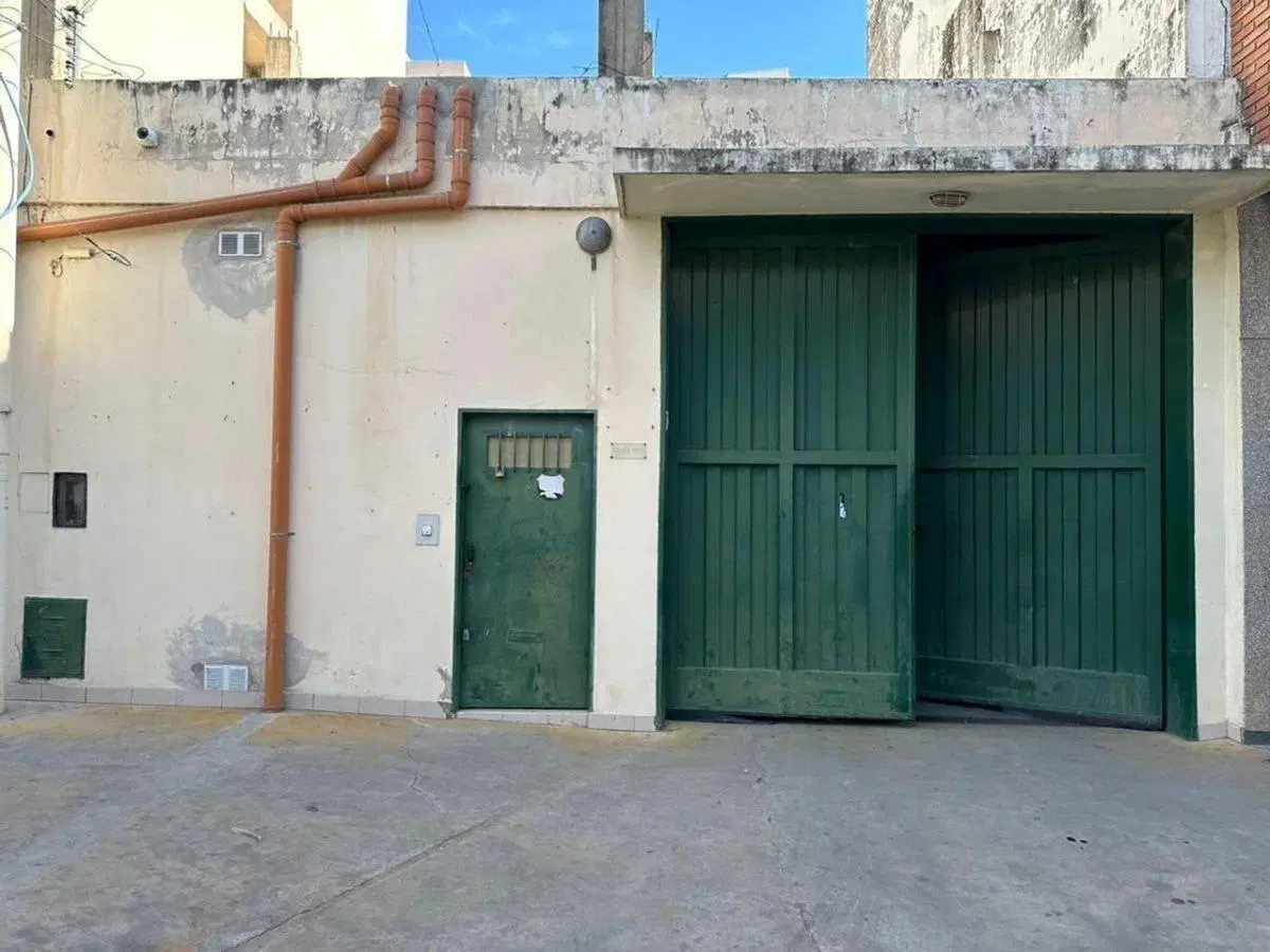 VENTA GALPON PROVIDENCIA 248M2 CON OFICINA BAÑO 2