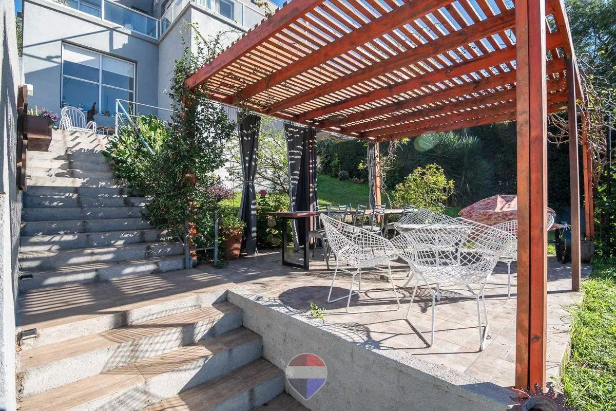 CASA DE CATEGORÍA EN VENTA CARLOS PAZ CORDOBA 4