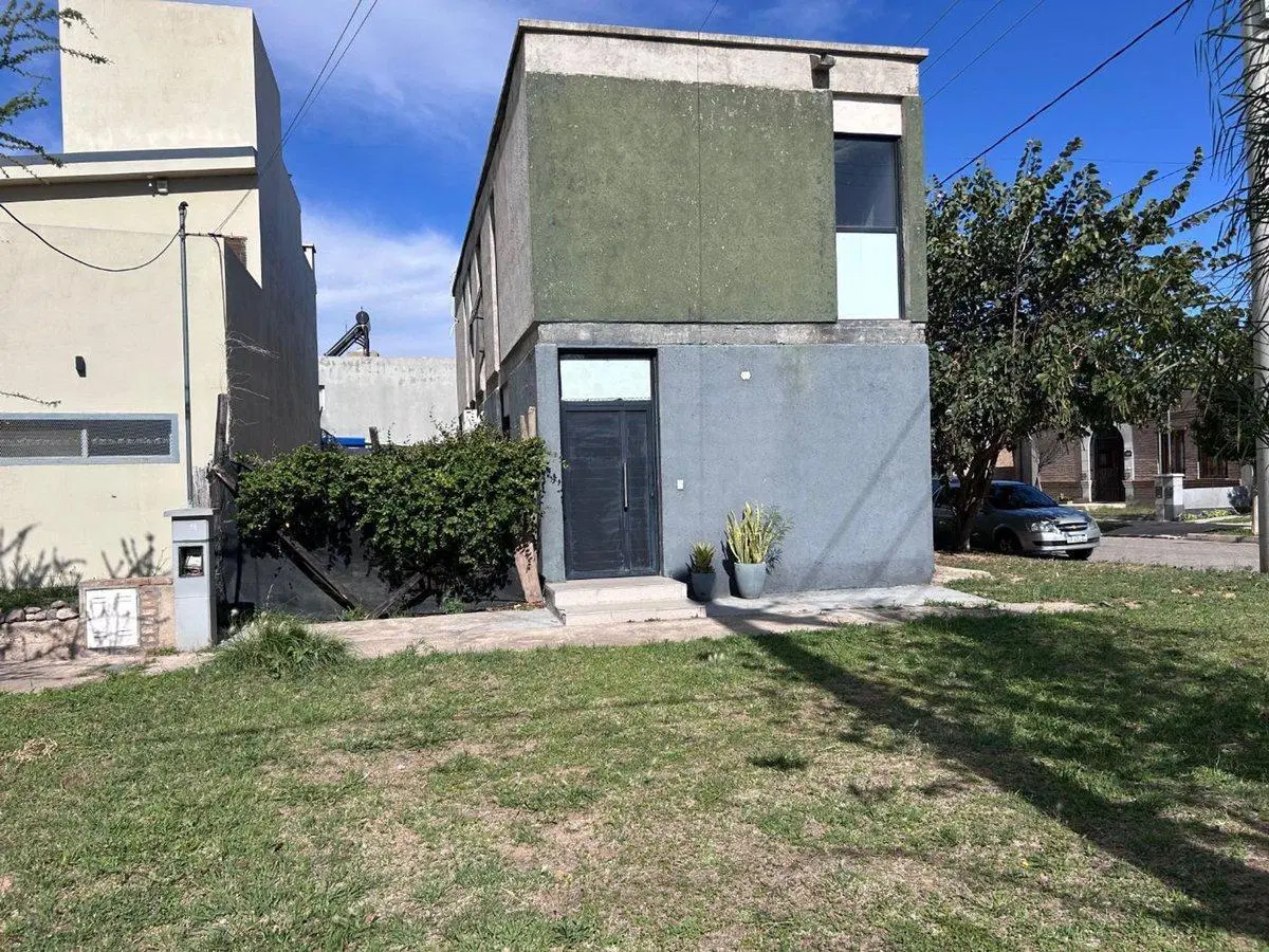 VENTA CASA 2 DORM EN BARRIO SPILIMBERGO NORTE CBA 3