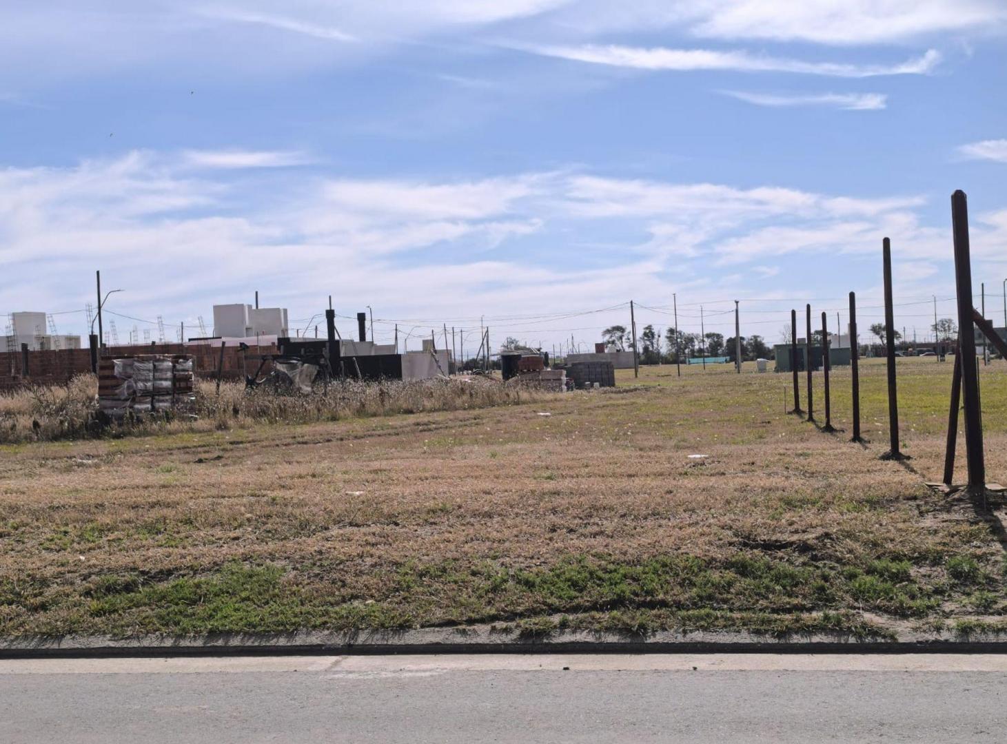 VENTA TERRENO EN CUESTAS DE MANANTIALES