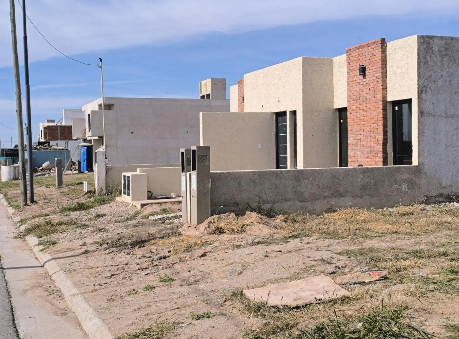 VENTA TERRENO EN CUESTAS DE MANANTIALES 4