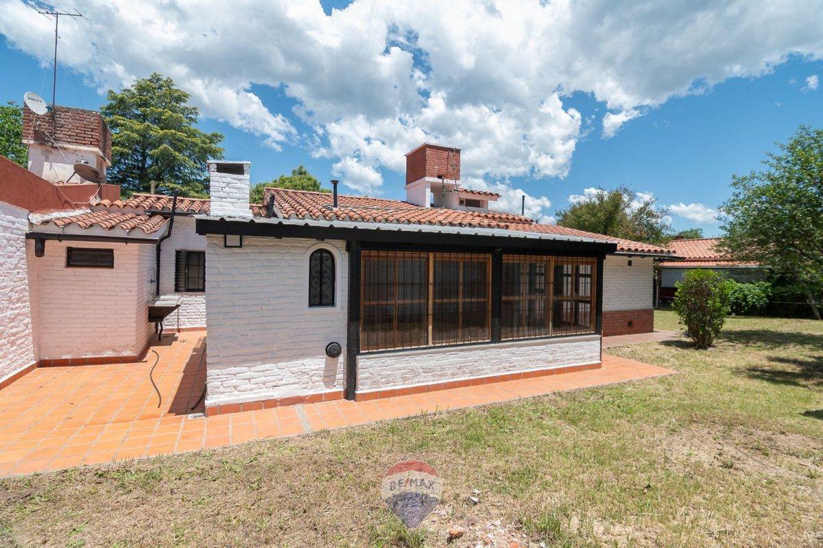 Se vende casa 2 dorm c/ Gas Sta Rosa de Calamchita