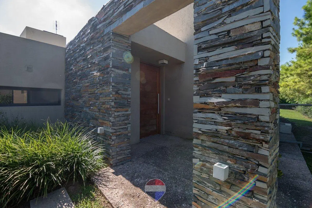 VENTA CASA 3 DORM C/PILETA FINCAS DEL SUR 2 CBA 2