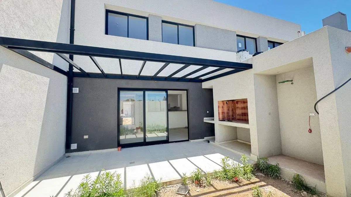VENTA DUPLEX ZONA SUR FRENTE A CLAROS DEL BOSQUE 2