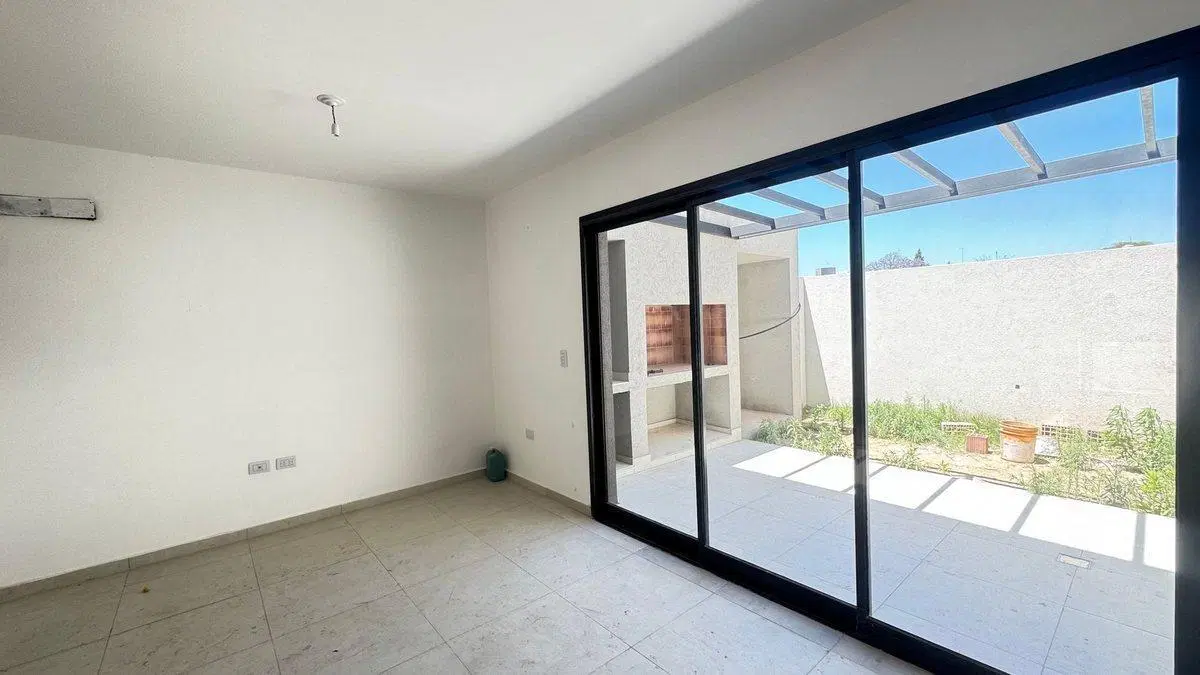 VENTA DUPLEX ZONA SUR FRENTE A CLAROS DEL BOSQUE 3