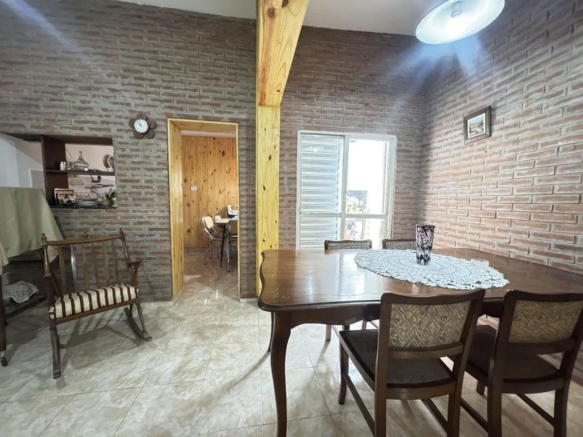 Venta casa dos plantas , Ingresos independientes 2
