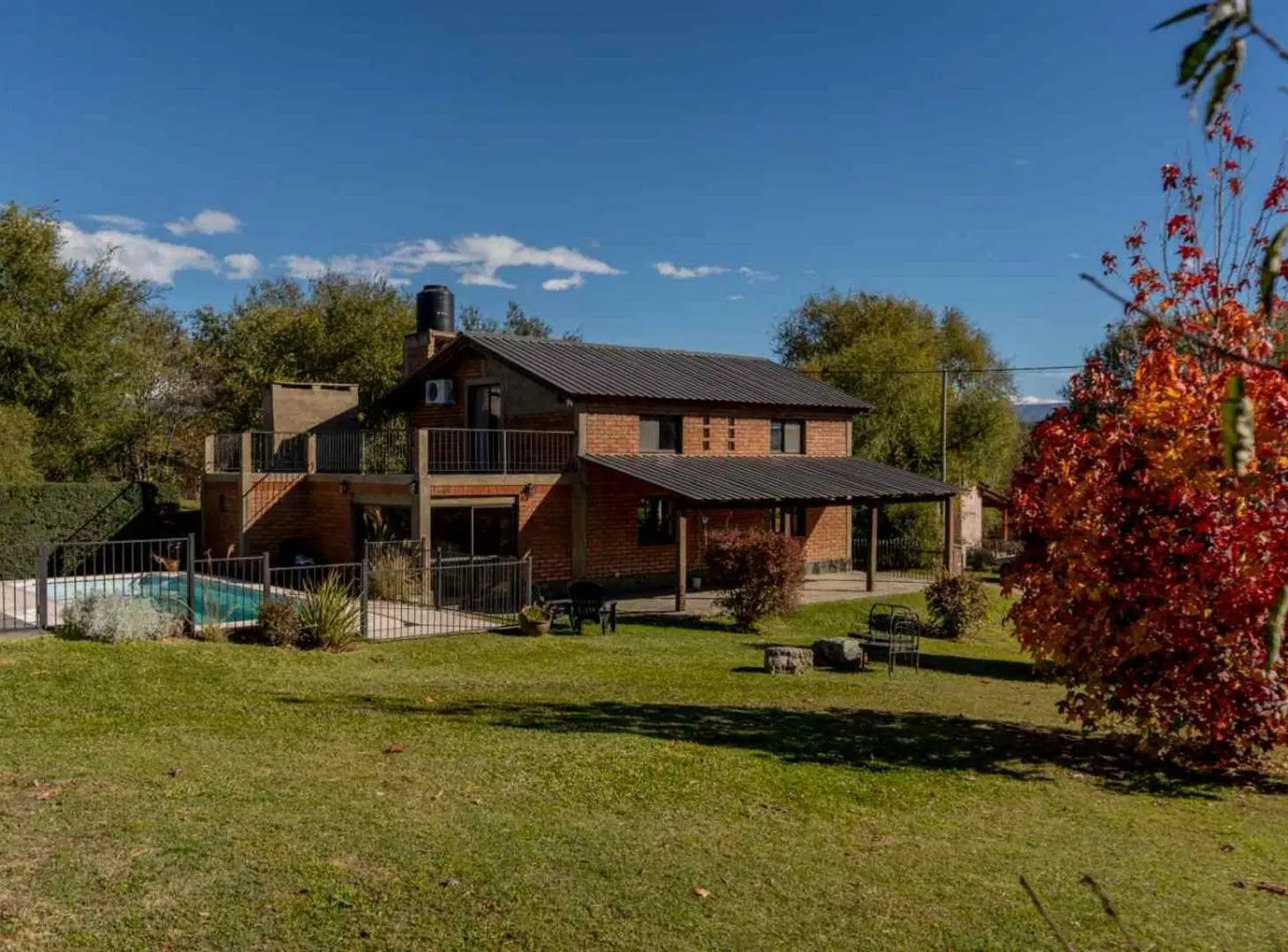 Venta casa 2 dormitorios y pileta Los Reartes Cba. 3