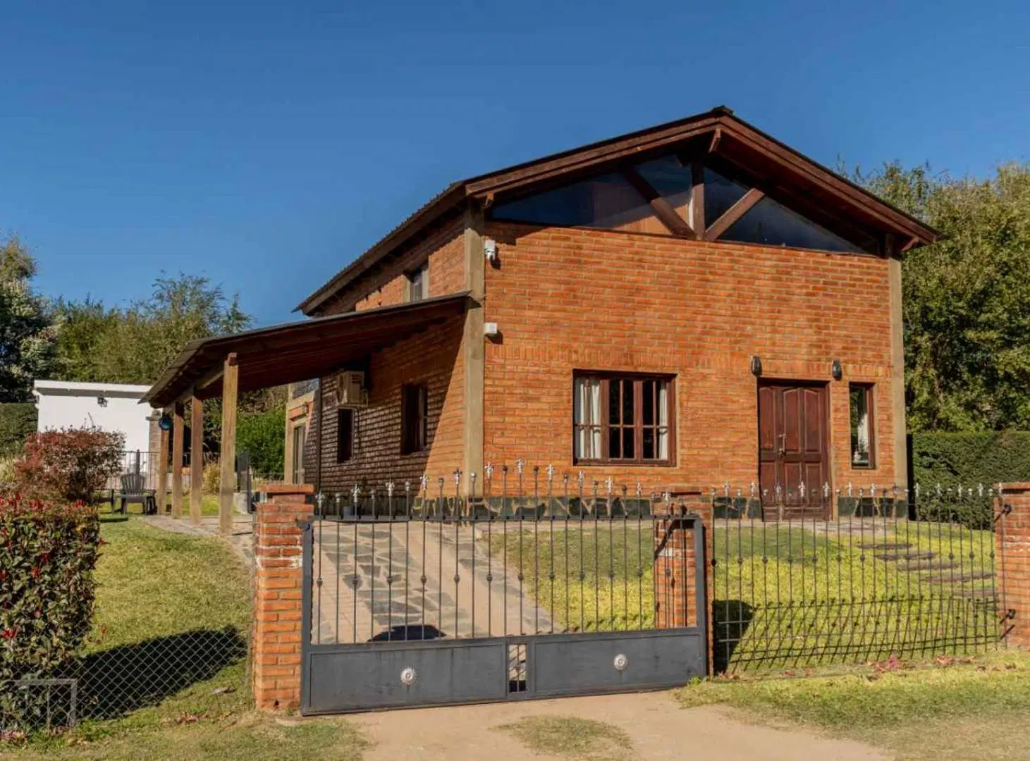 Venta casa 2 dormitorios y pileta Los Reartes Cba. 3