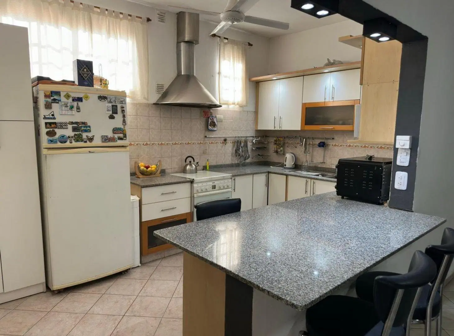 VENTA CASA 3 DORMITORIOS C/PILETA PARQUE CAPITAL 4