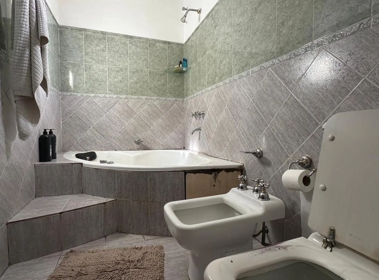 VENTA CASA 3 DORMITORIOS C/PILETA PARQUE CAPITAL 8