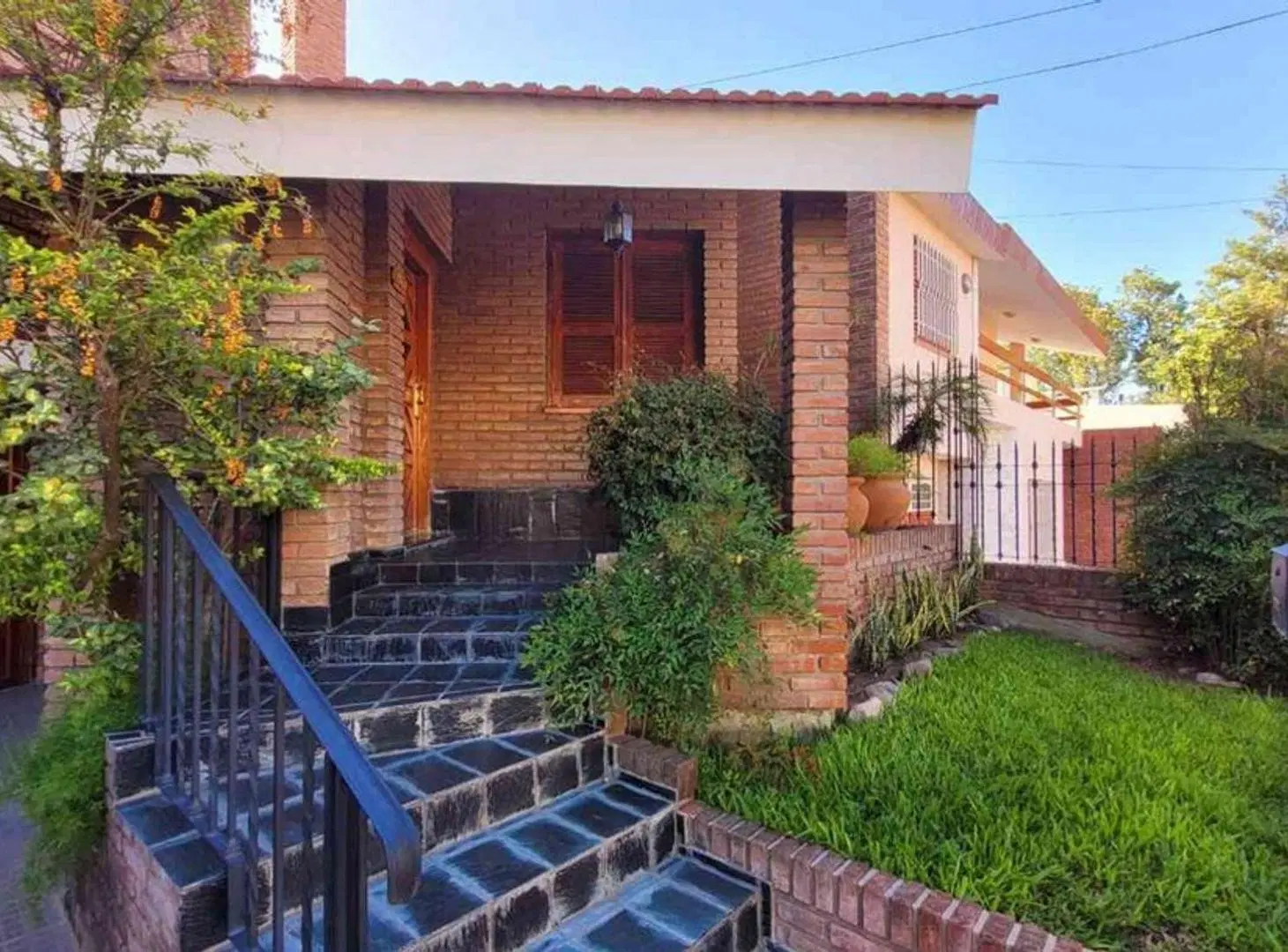 VENTA CASA 4 DORM 5 NIVELES  EN MAIPU 2DA CORDOBA 3