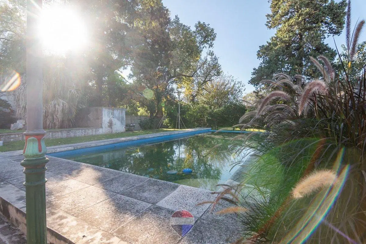 VENTA CASA  3 DORMITORIOS AV. SANTA ANA CORDOBA 4