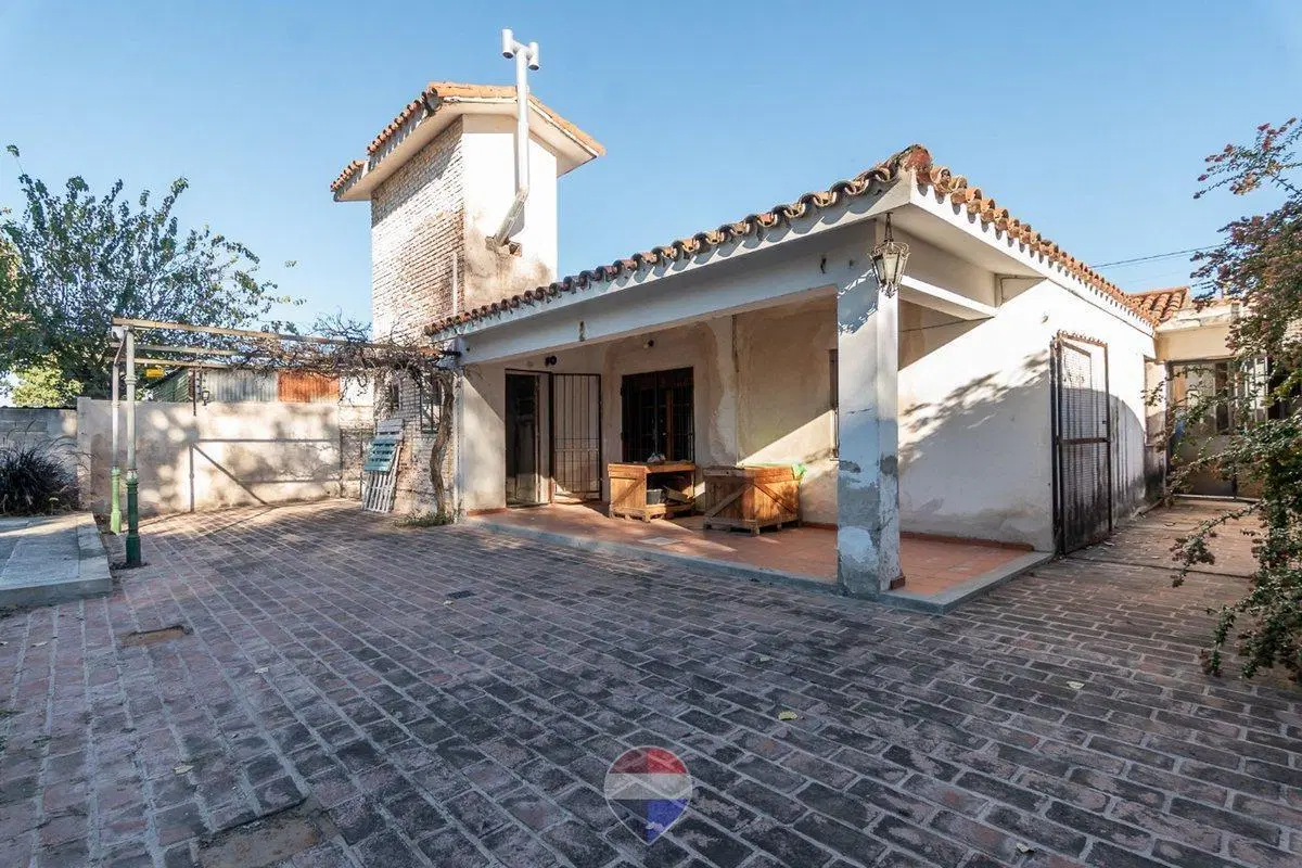 VENTA CASA  3 DORMITORIOS AV. SANTA ANA CORDOBA 3