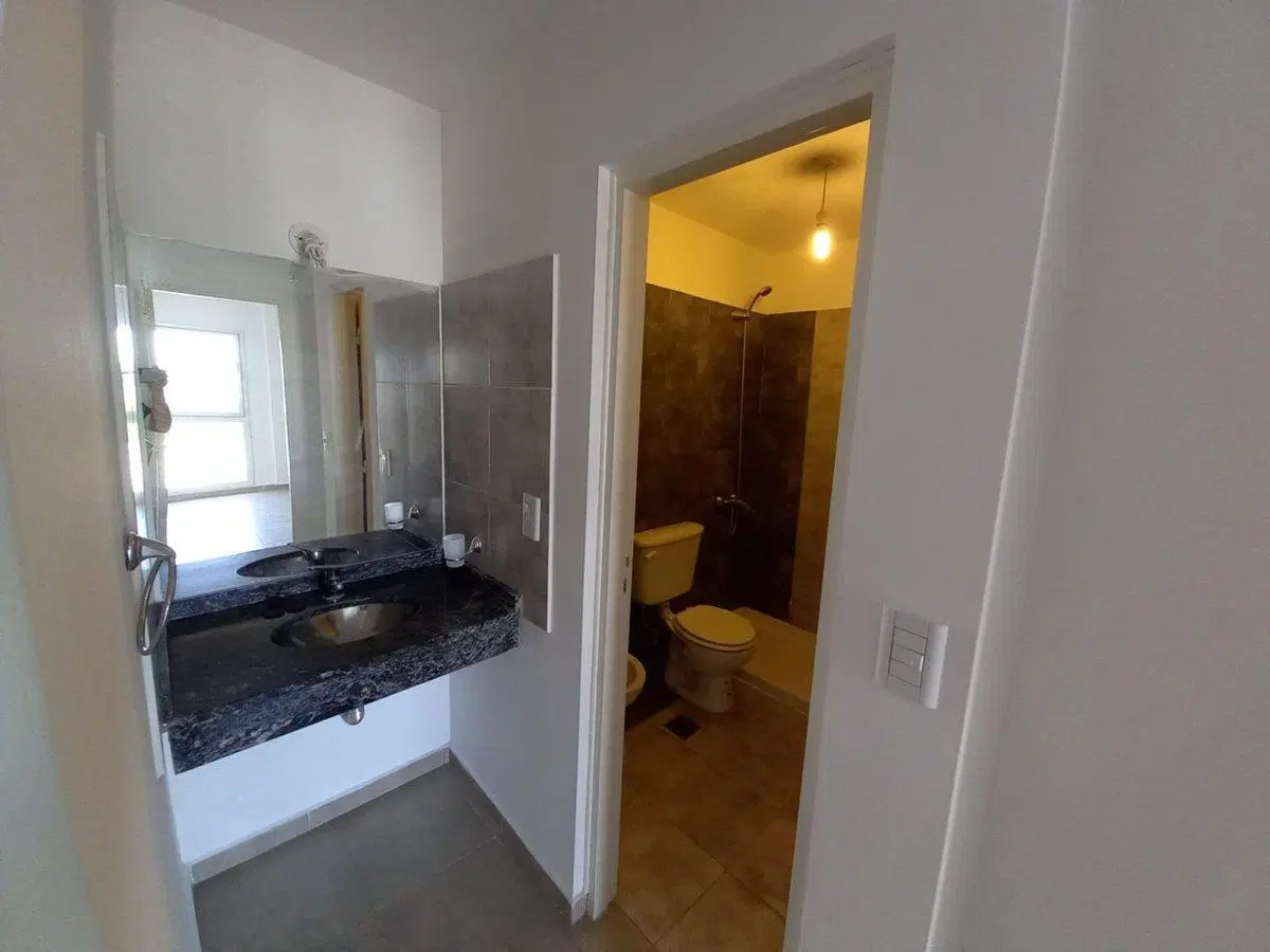 REMAX ALQUILA DEPARTAMENTO GENERAL PAZ 4