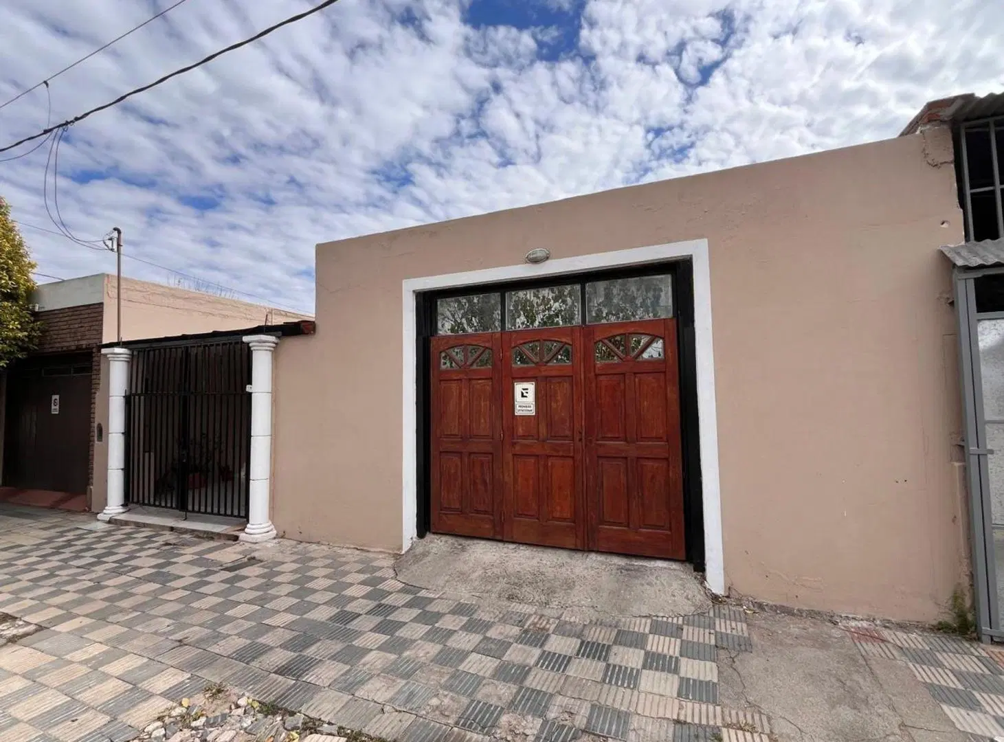 VENTA CASA 3 DORM COCHERA Y PILETA TALLERES ESTE 4