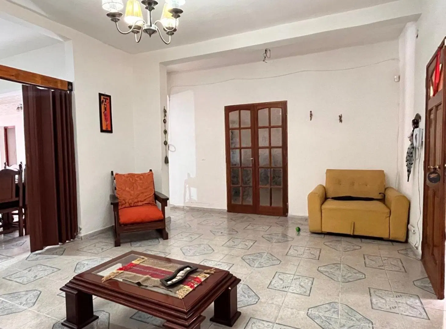 VENTA CASA 3 DORM COCHERA Y PILETA TALLERES ESTE 2
