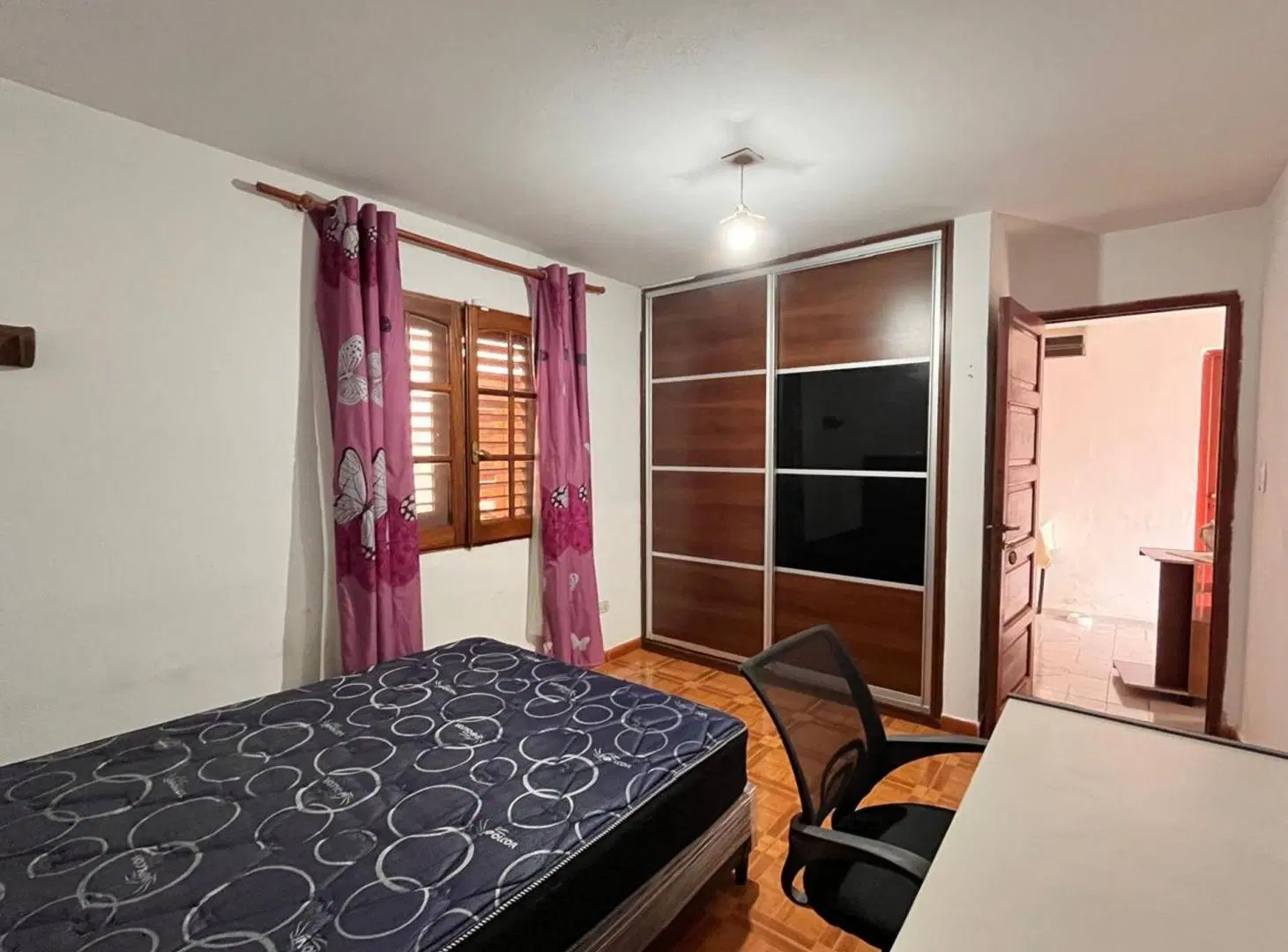 VENTA CASA 3 DORM COCHERA Y PILETA TALLERES ESTE 8