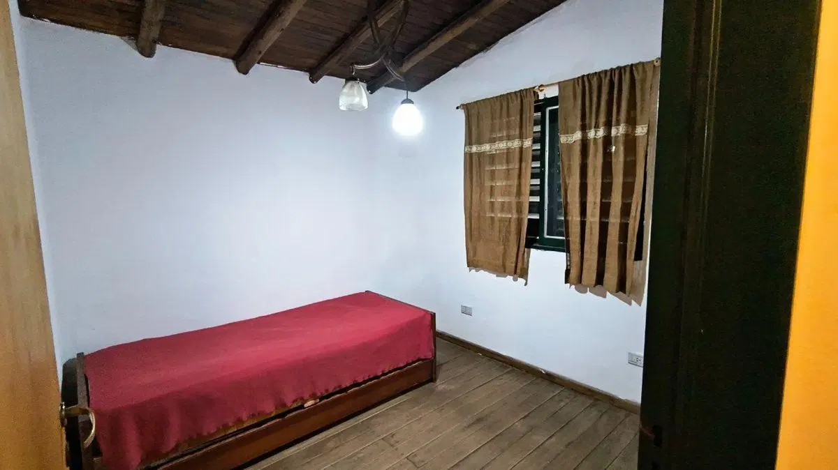 VENTA CASA 2 DORMITORIOS CALLE ROMA CARLOS PAZ 8