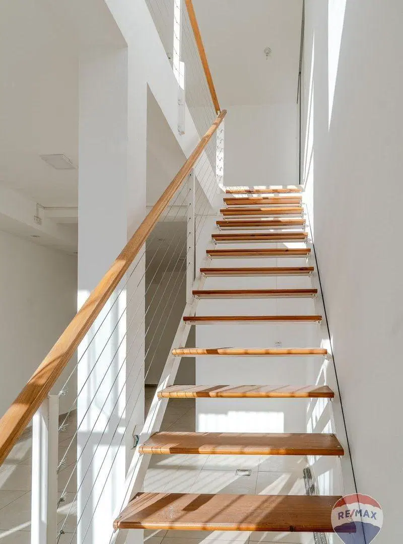 VENTA CASA 3 DORMI + LOCAL DOBLE ALTURA / DEPTO 2