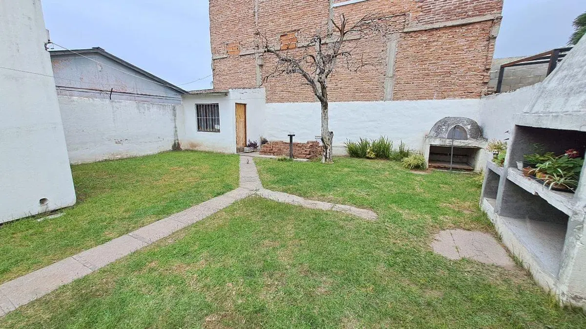 CASA VENTA 3 DORM. DON BOSCO COCHERA PATIO CORDOBA 8
