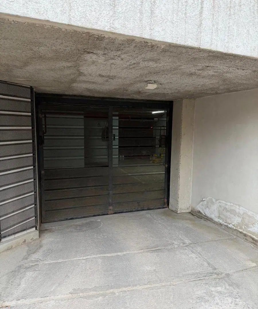 Venta Cochera  con Baulera en Av. Nores Martinez 5