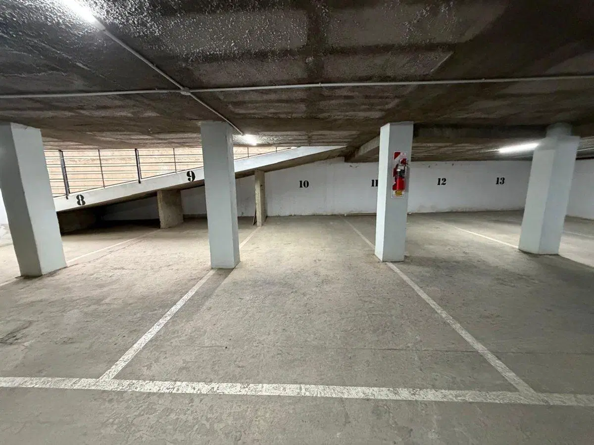 Venta Cochera  con Baulera en Av. Nores Martinez 4